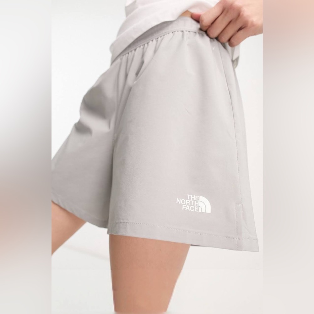 NWT The North Face Wander Short